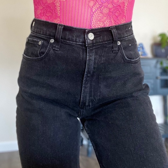 A&F Distressed Ultra High Rise Jeans - Picture 5 of 9